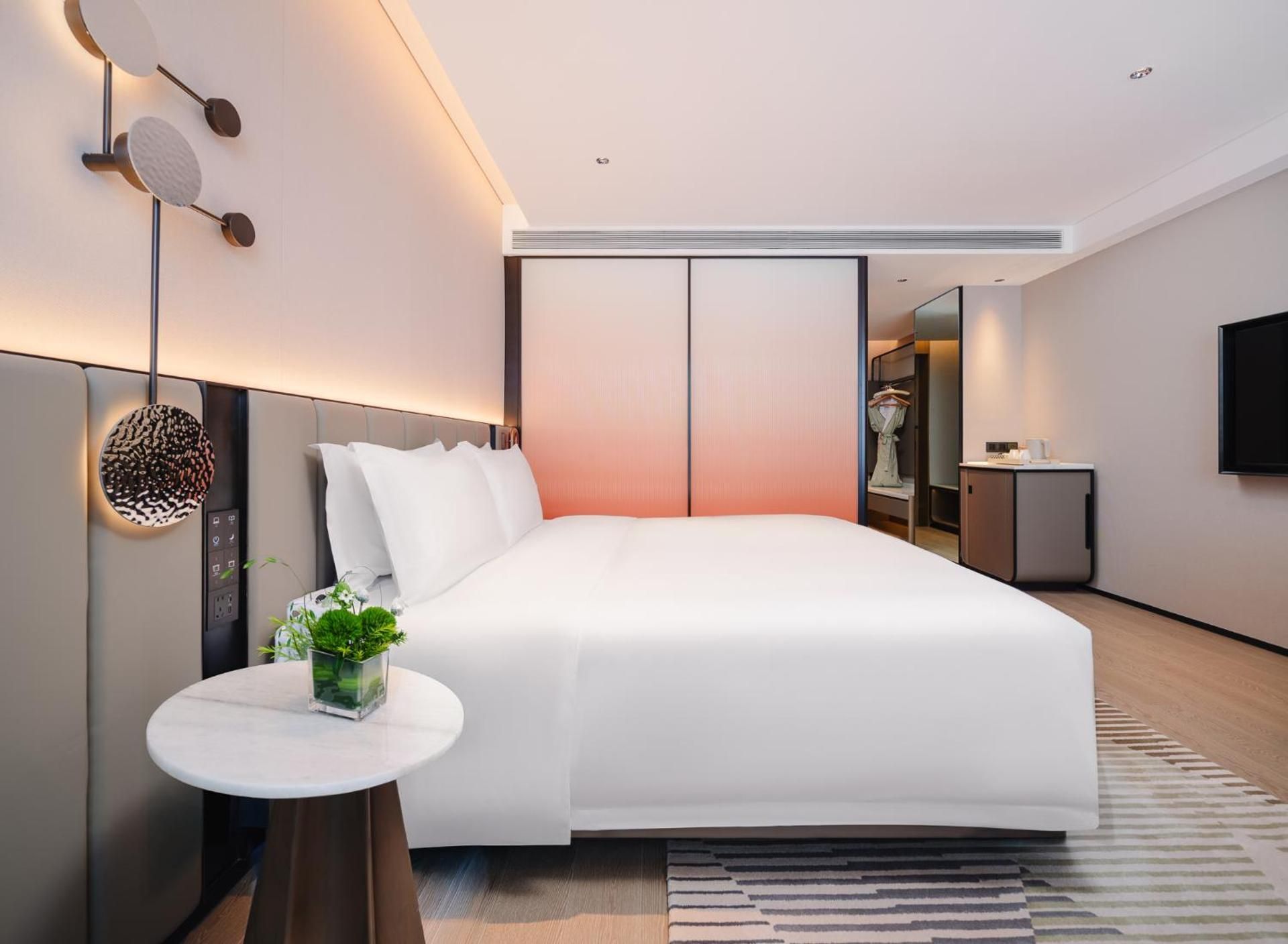 Standard Room with One King Bed