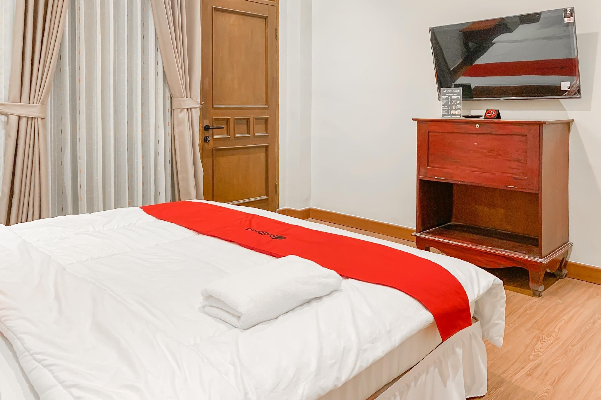 RedDoorz near RSUD R. Syamsudin Sukabumi Deluxe Room 3