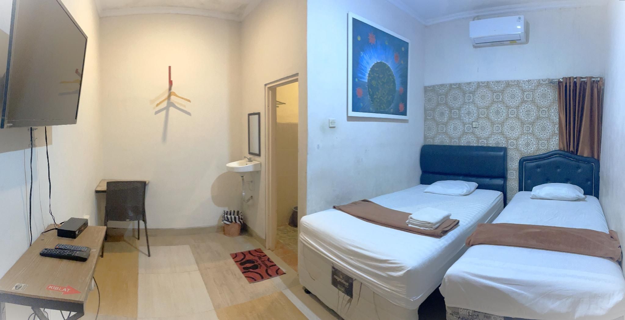 Twin Bed Room