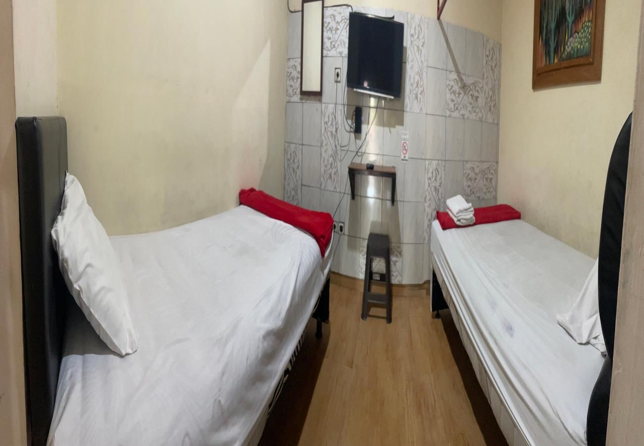 Twin Bed Room