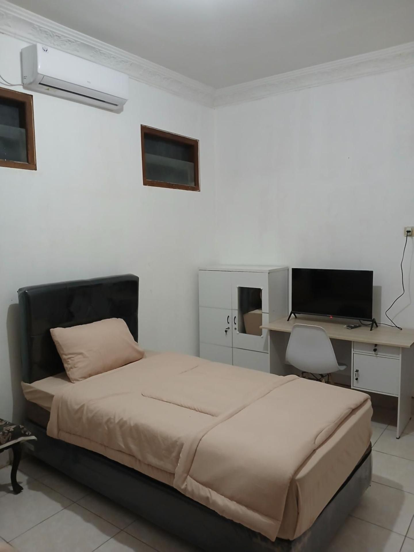 Twin Room with Private Bathroom