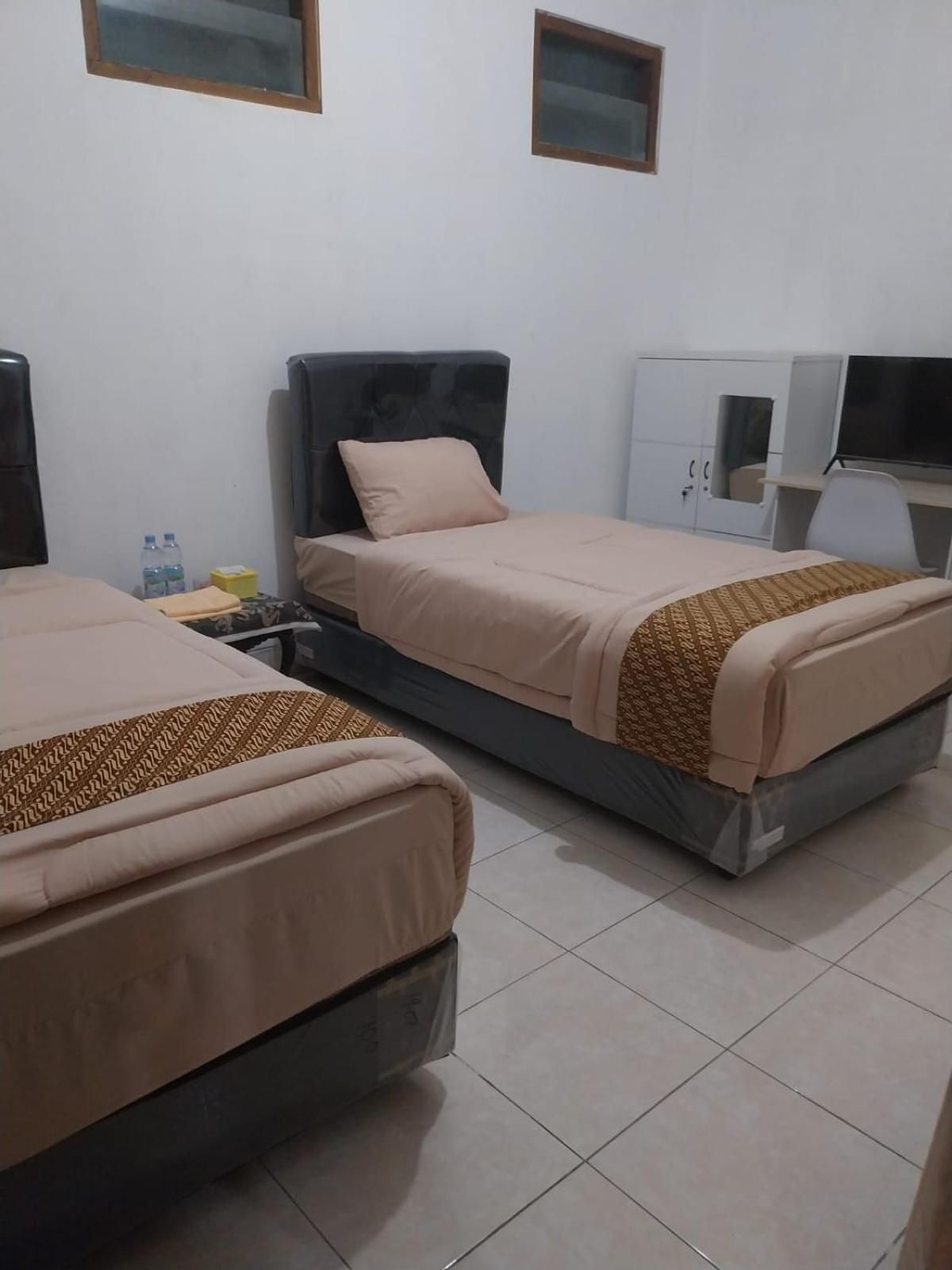 Twin Room with Private Bathroom