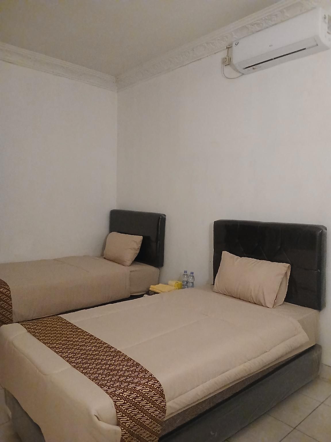 Twin Single - 1 Adult, 2 Beds