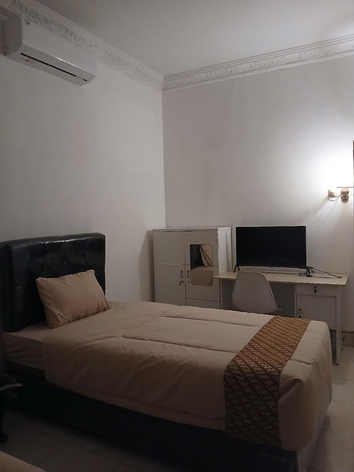 Twin Single - 1 Adult, 2 Beds