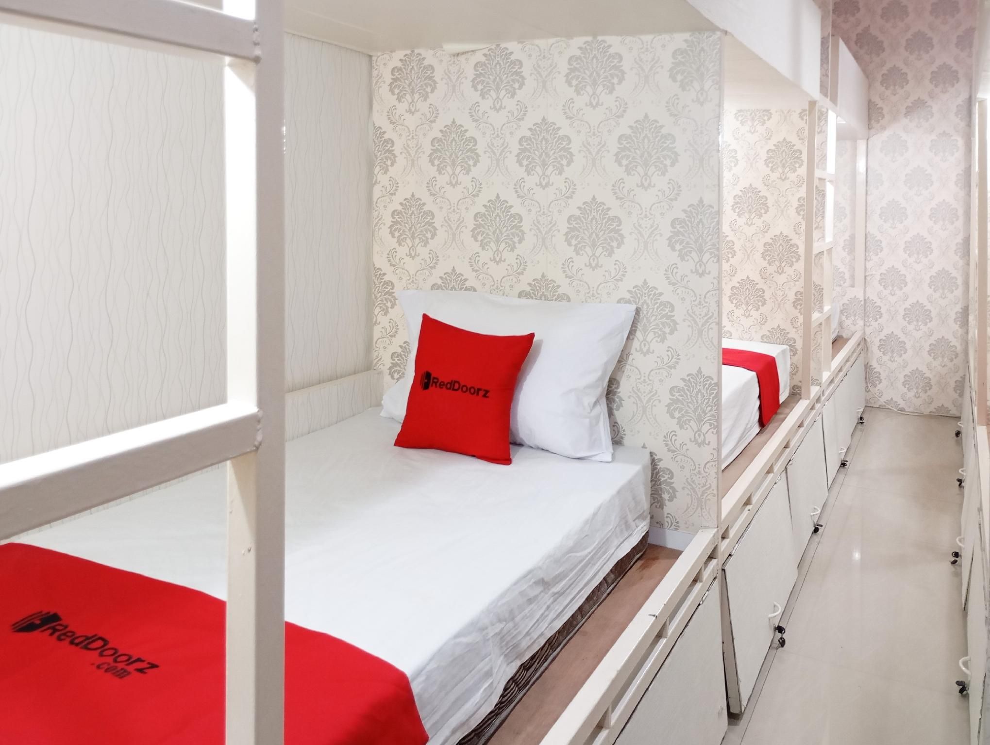 10 Bed Mixed Community Dorm