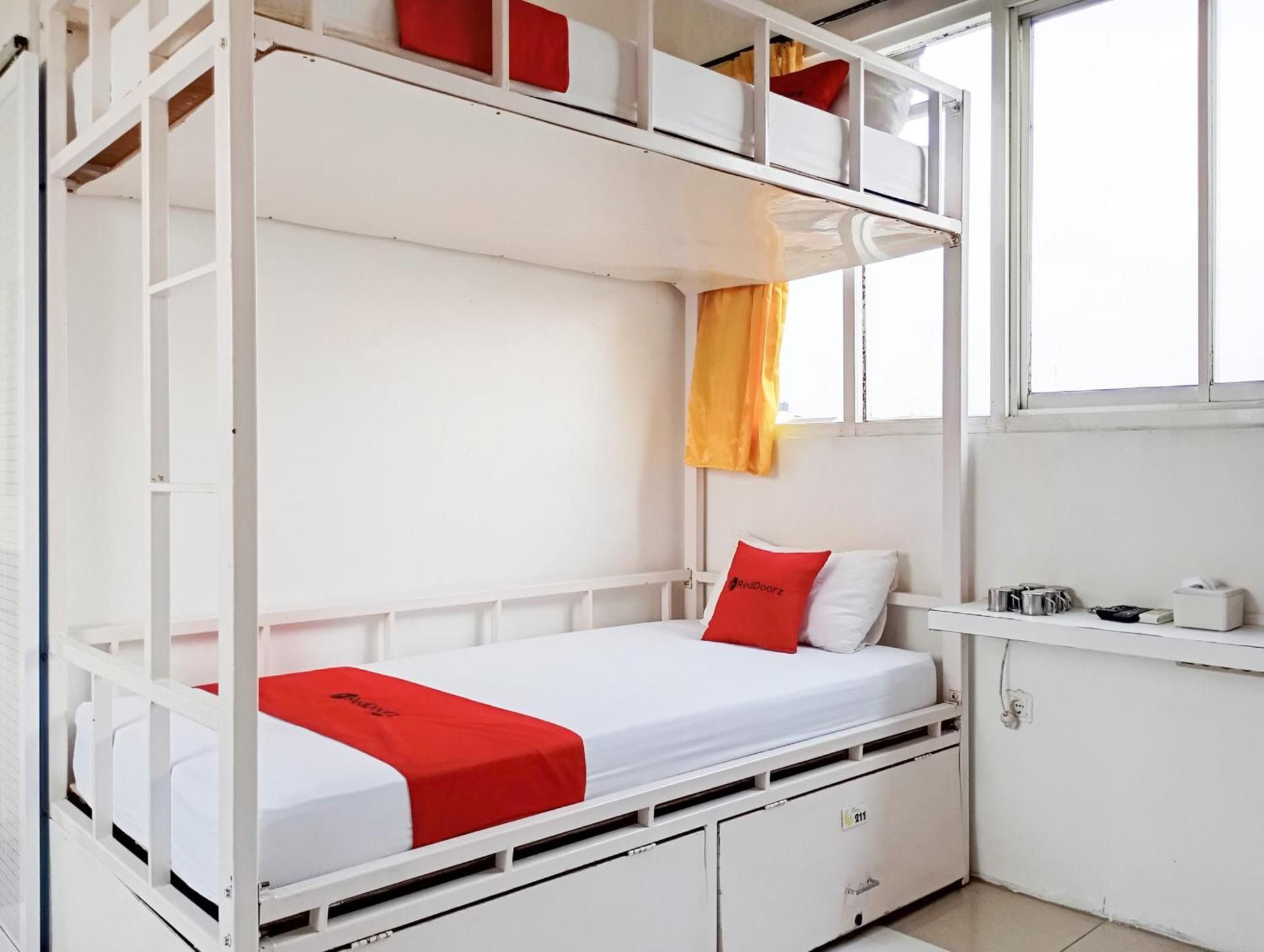 6-Bed Mixed Dormitory Room