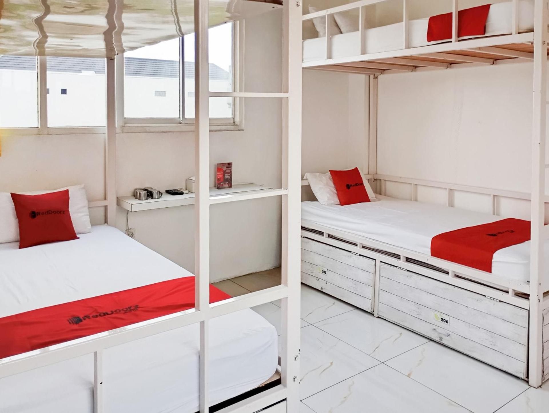 6-Bed Mixed Dormitory Room