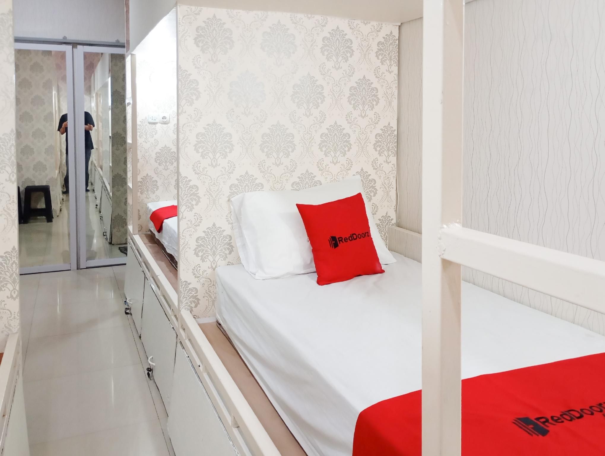 10 Bed Mixed Community Dorm