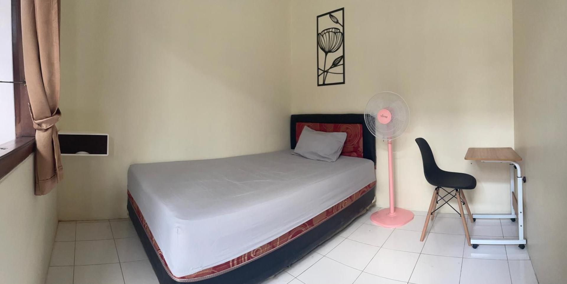 Single Room with Shared Bathroom