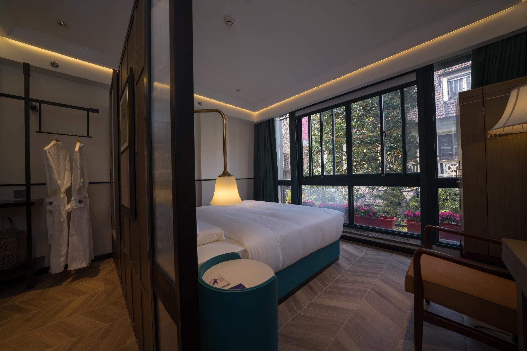 Huaihai Mansion Garden Room