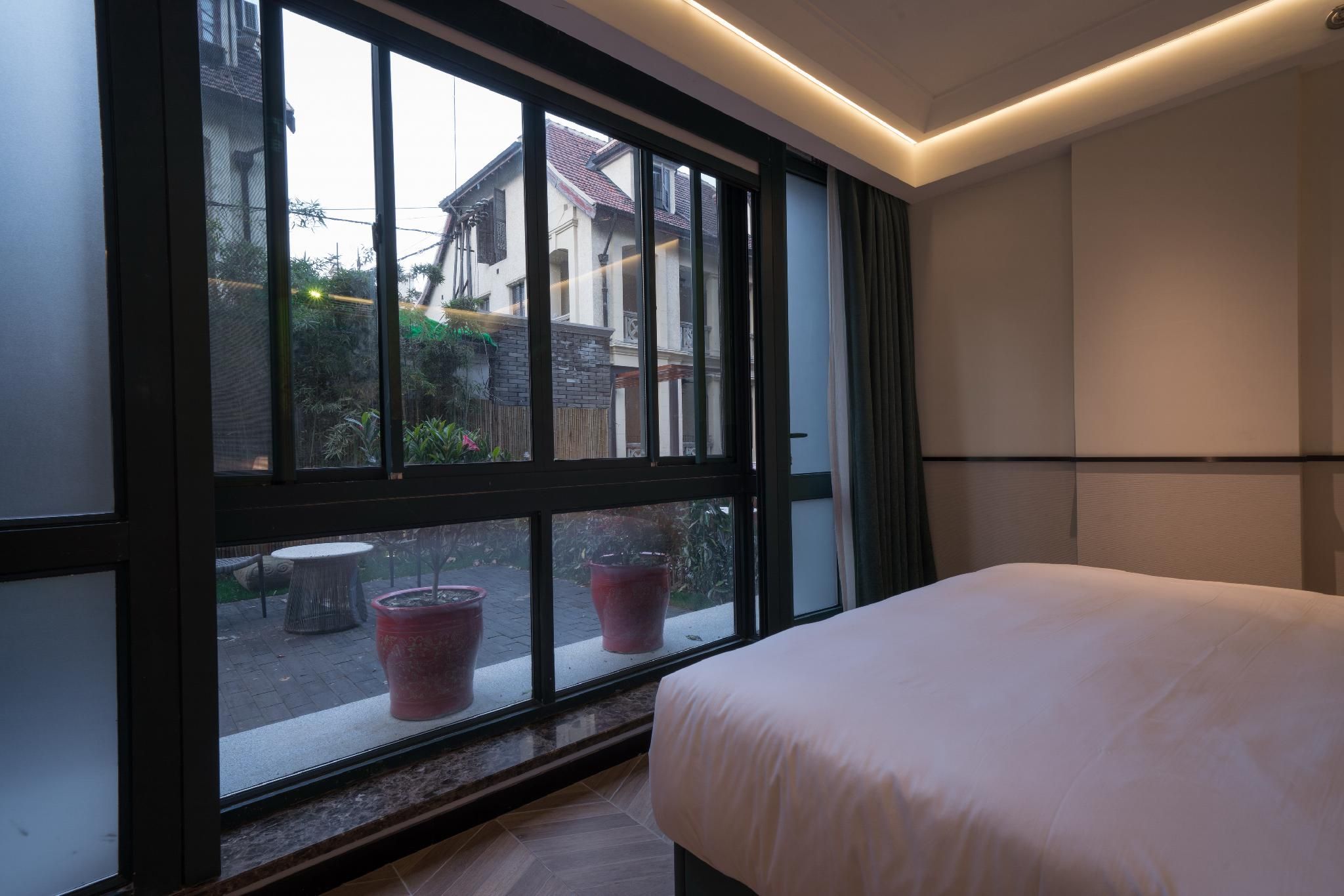 Huaihai Mansion Garden Room
