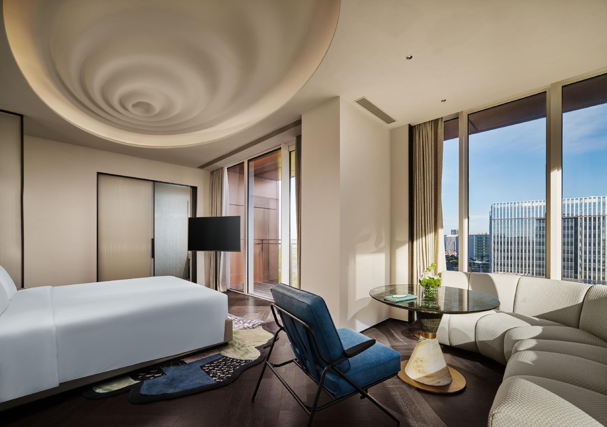 1 King Premium Balcony