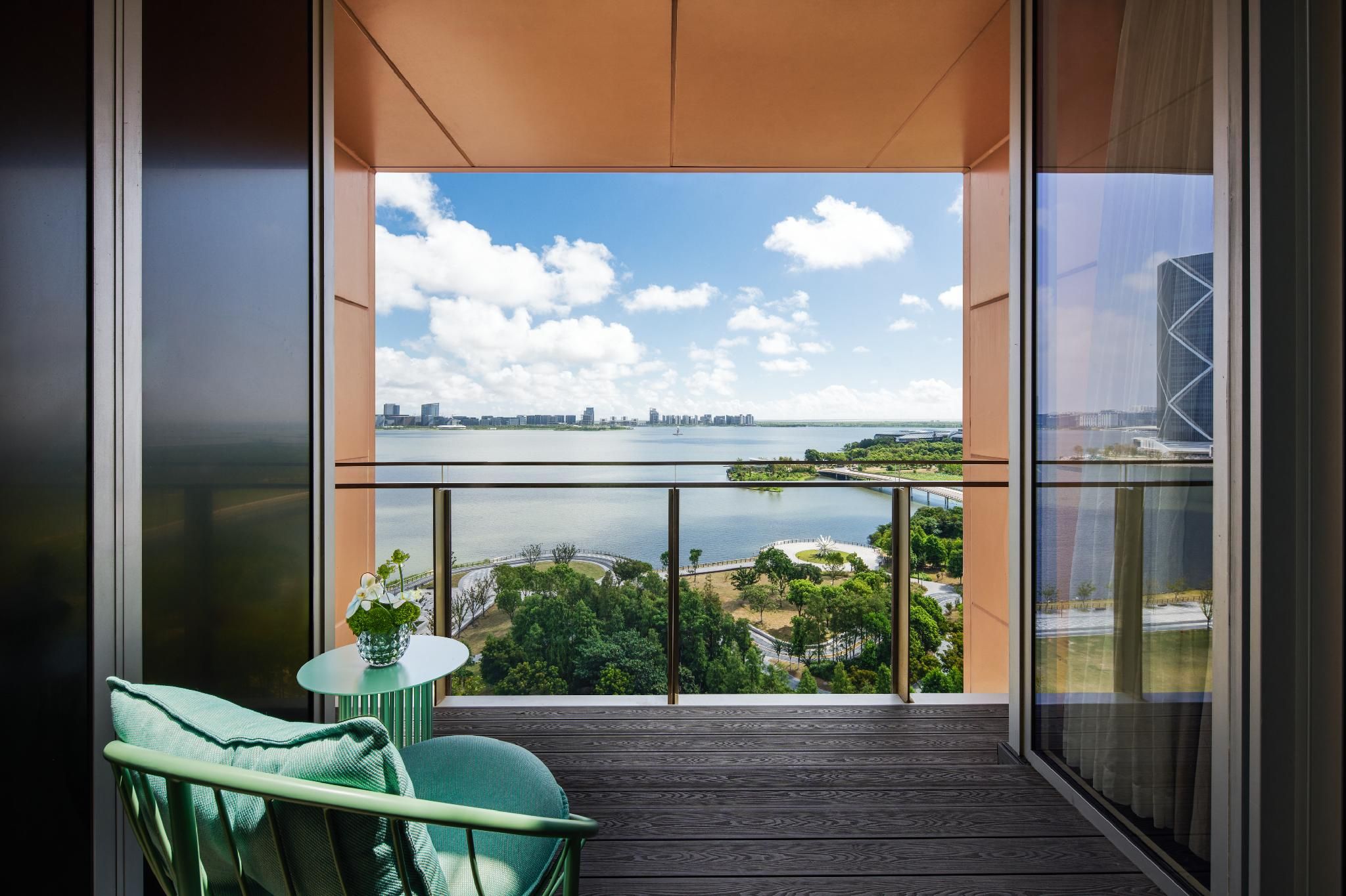 One Bedroom Suite Lake View