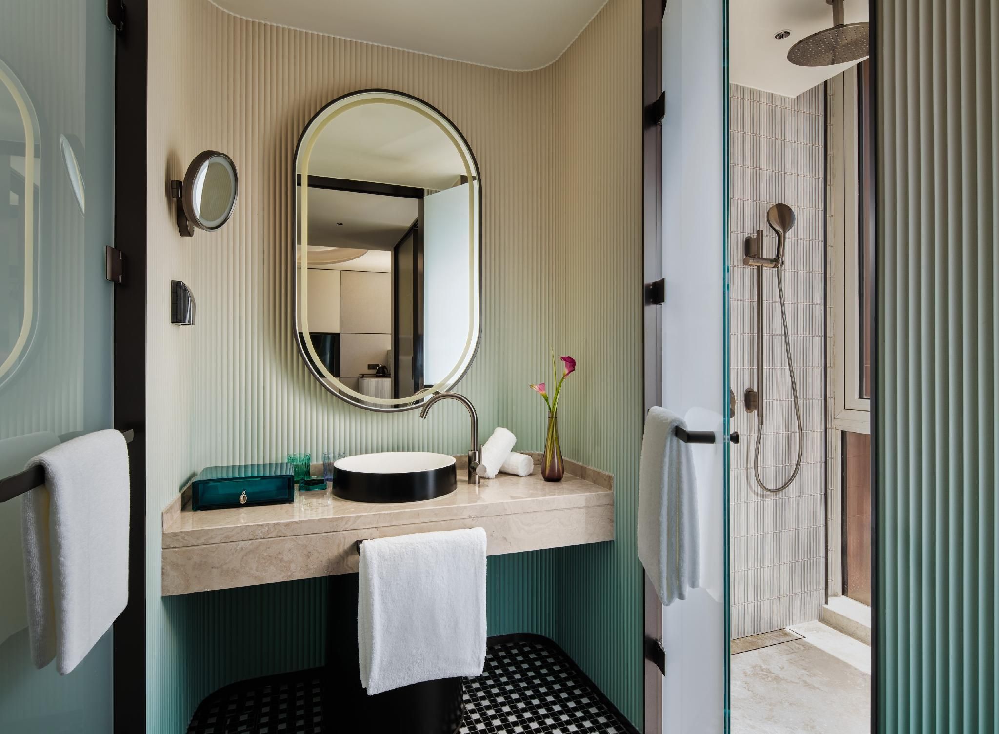 Hotel Indigo Shanghai Harbour City By IHG 1 King Standard 2