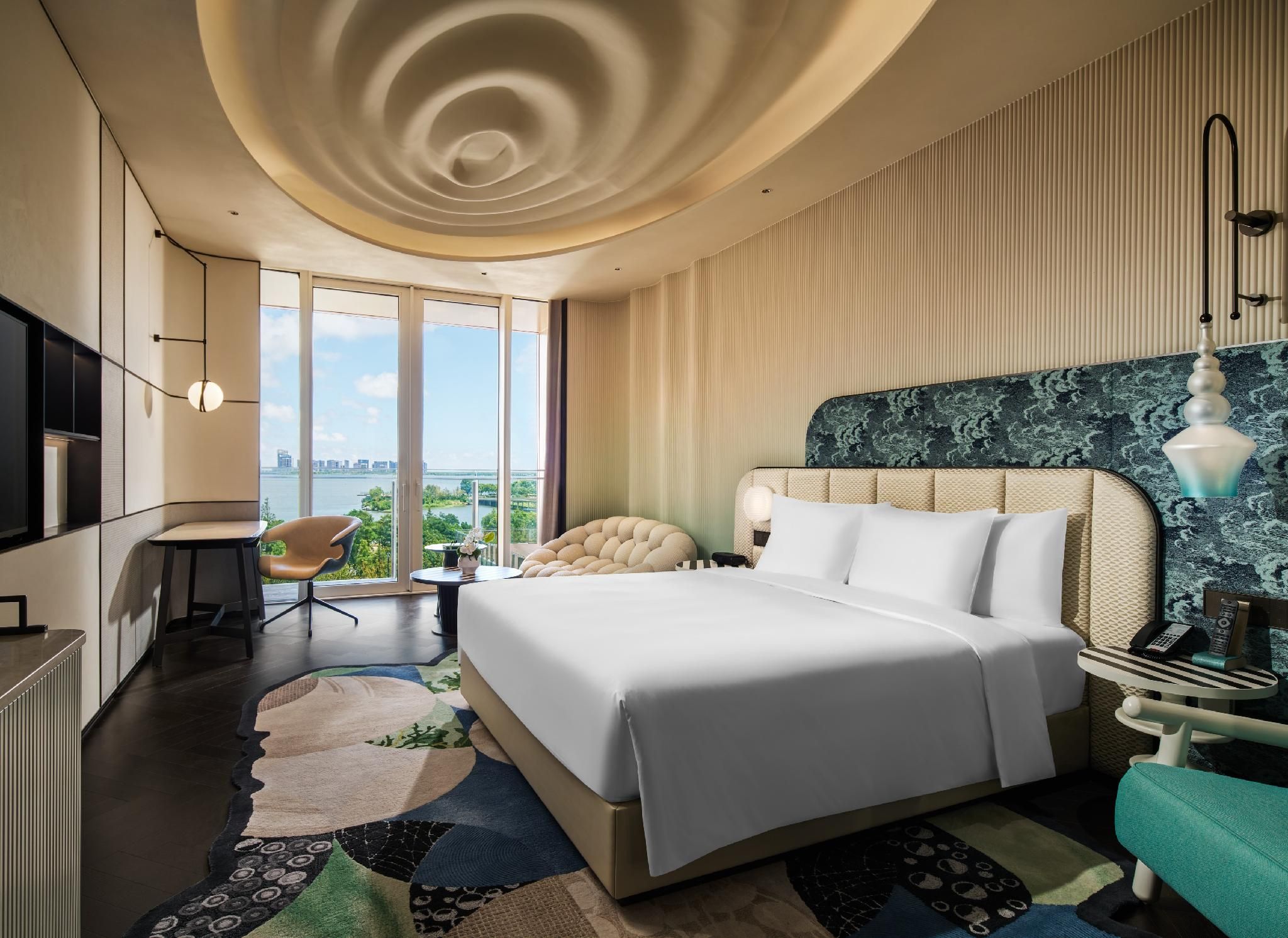 1 King Standard Lake View Balcony