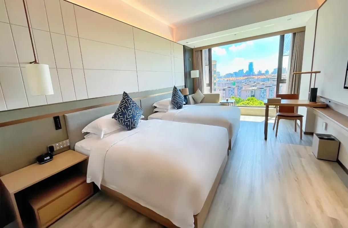 King Twin Room With City View