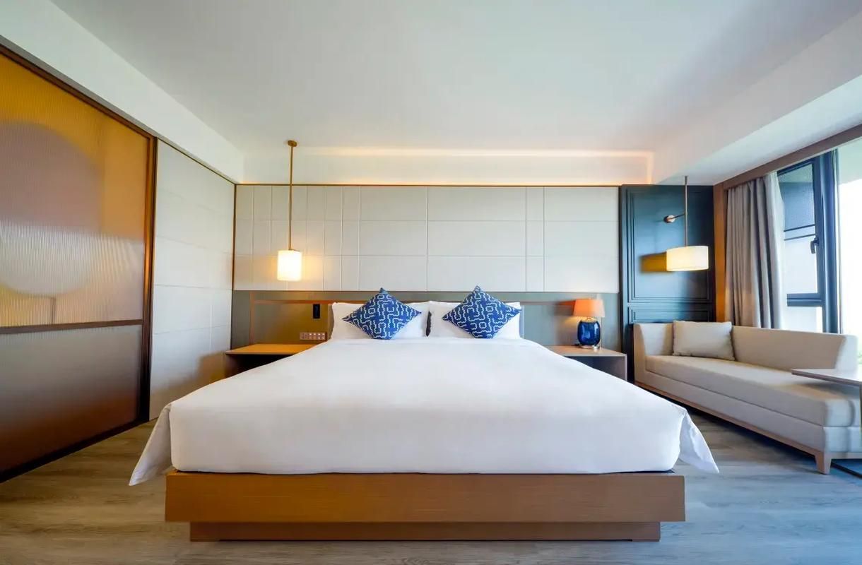 Deluxe Room Queen