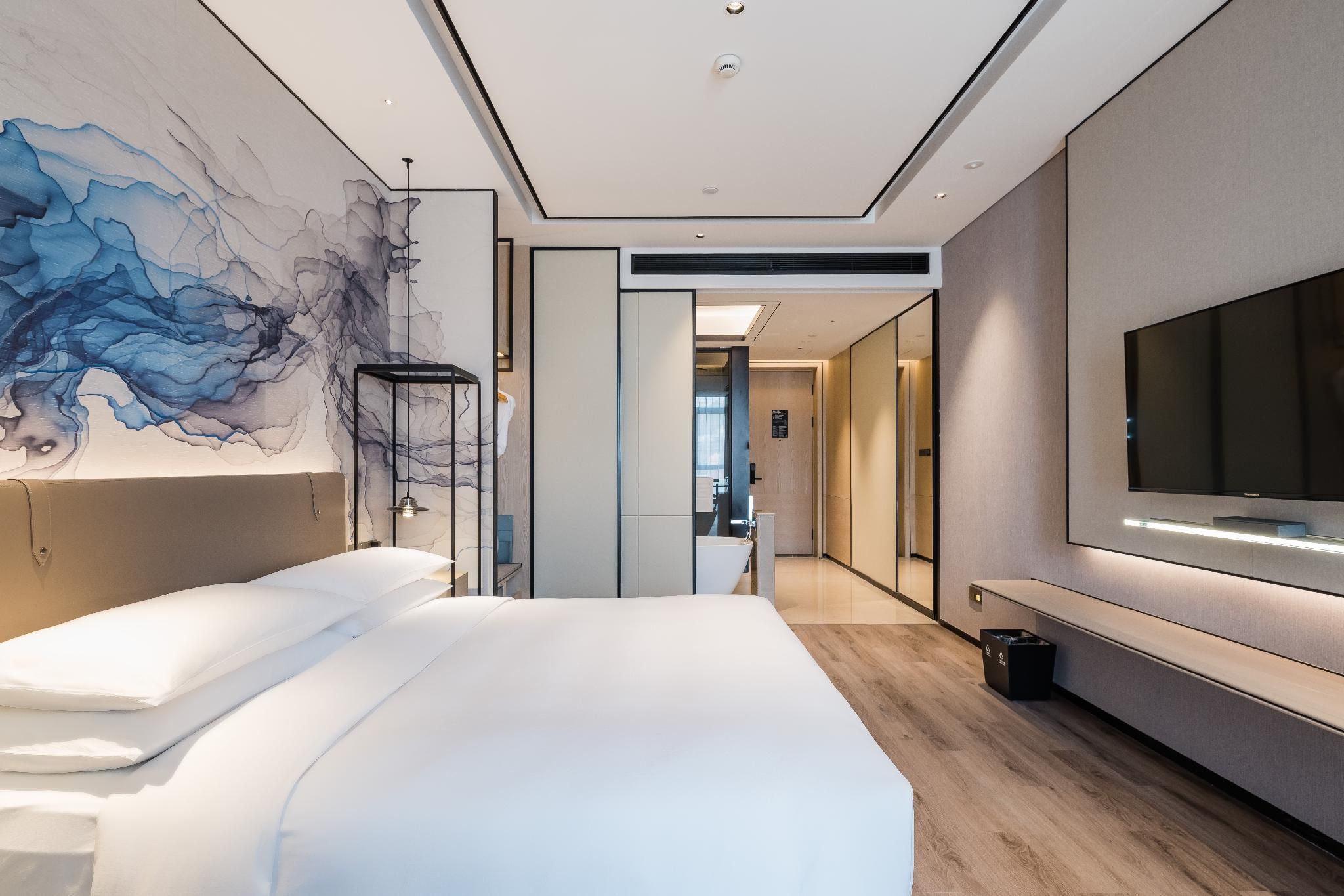 Yunhe Yebo Hotel (Shanghai Hongqiao Hub National Exhibition Center) 云和夜泊酒店（上海虹桥枢纽国展中心店） Deluxe Queen Combo