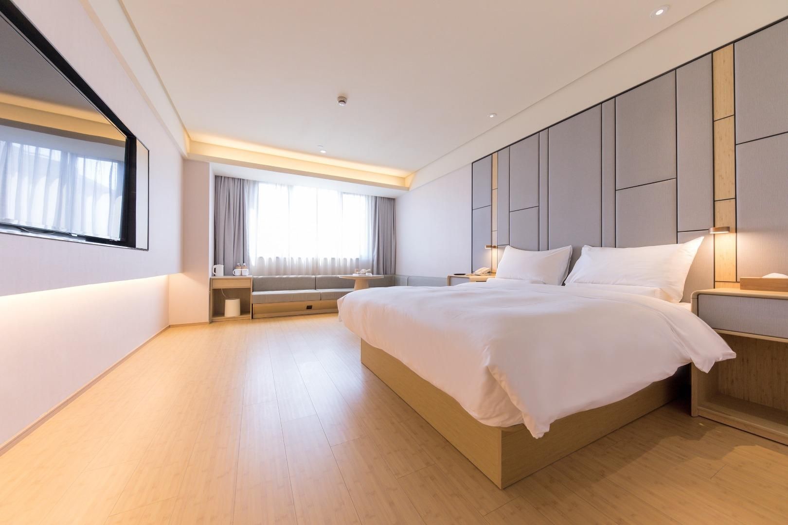 Huazhu - Deluxe Bed Room