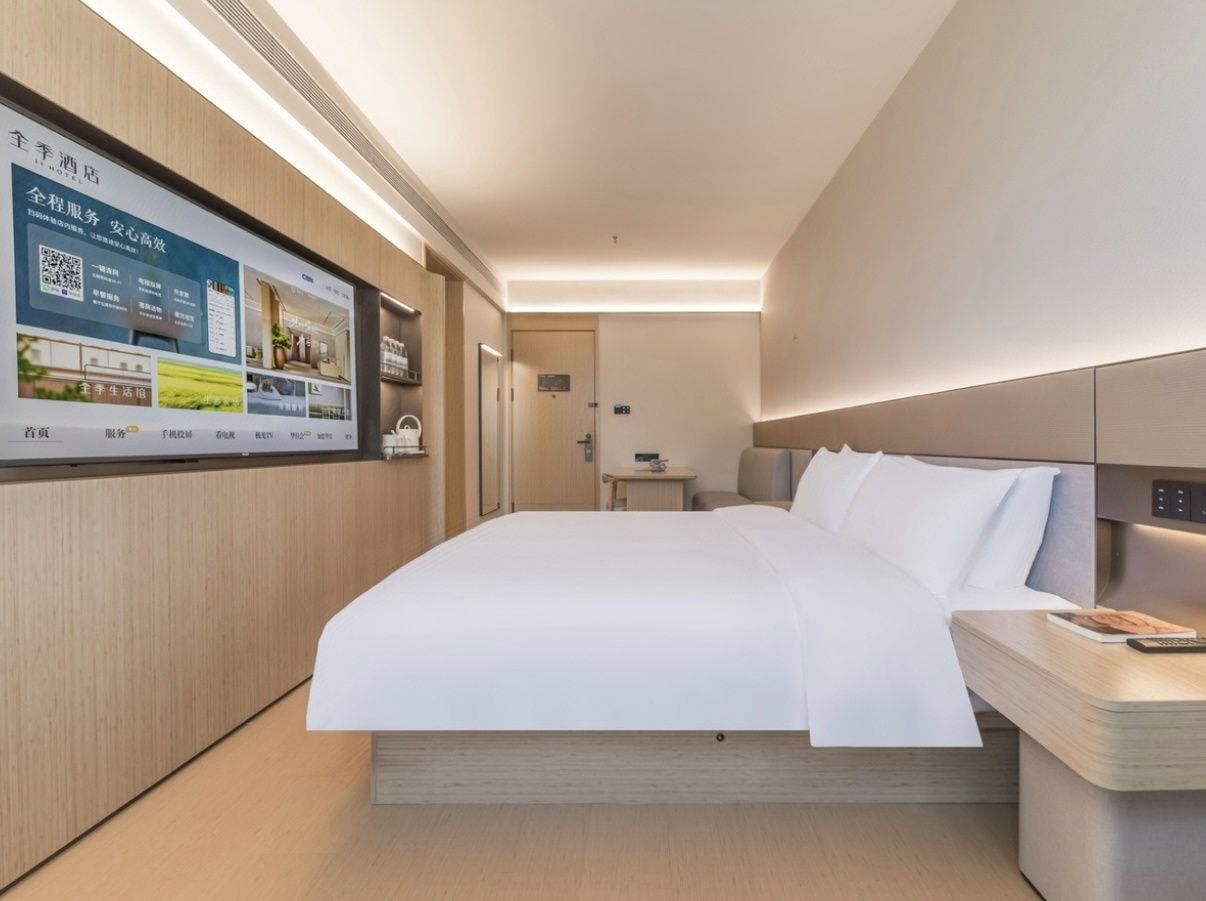 Hotel Queen Room