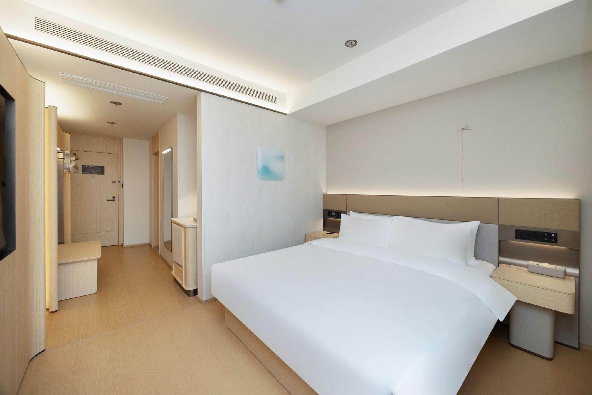 Hotel Queen Room
