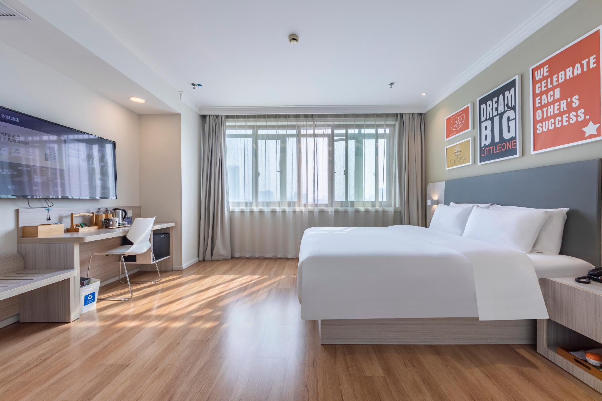 Queen Superior Room
