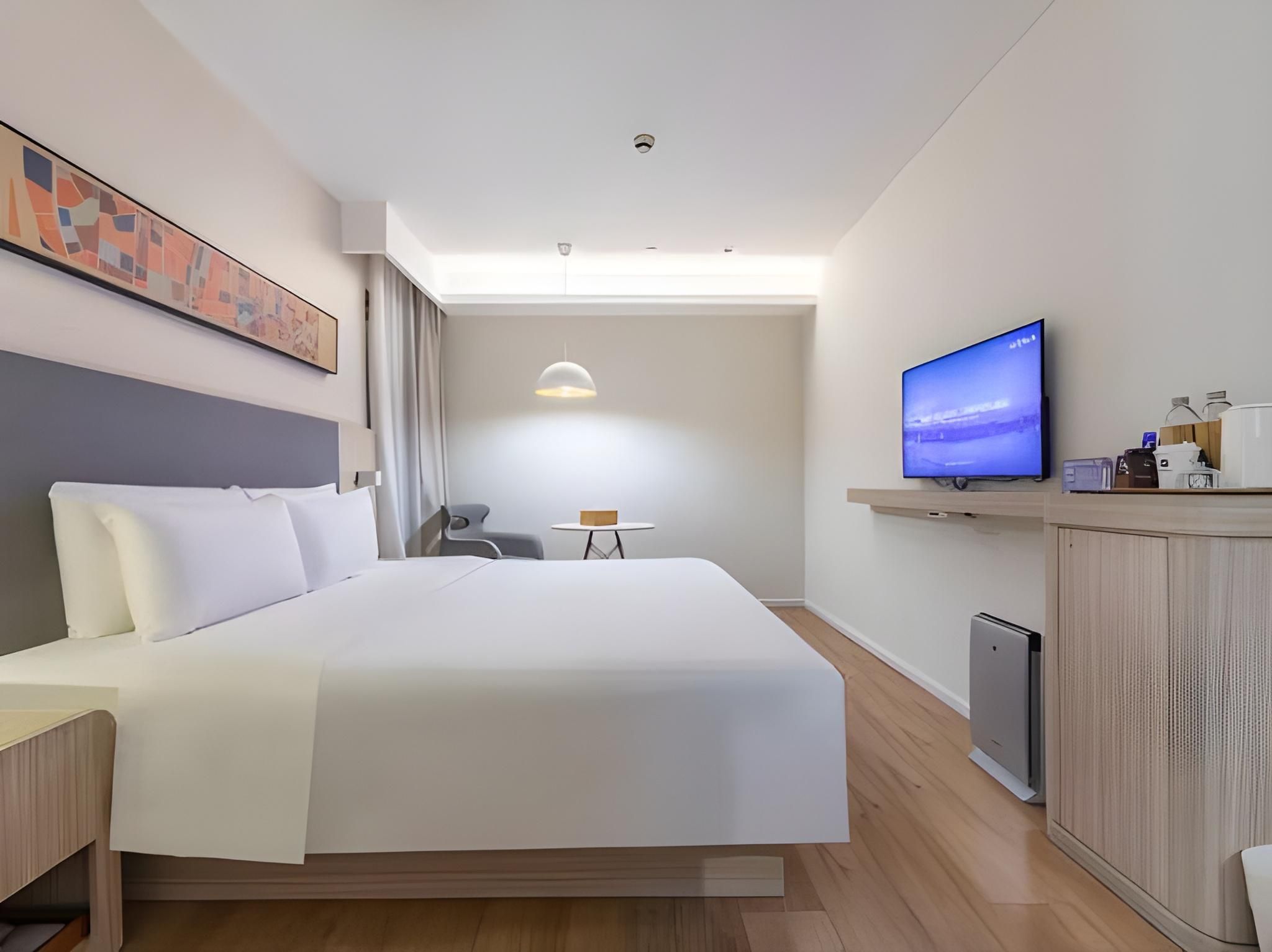 Hotel Queen Room