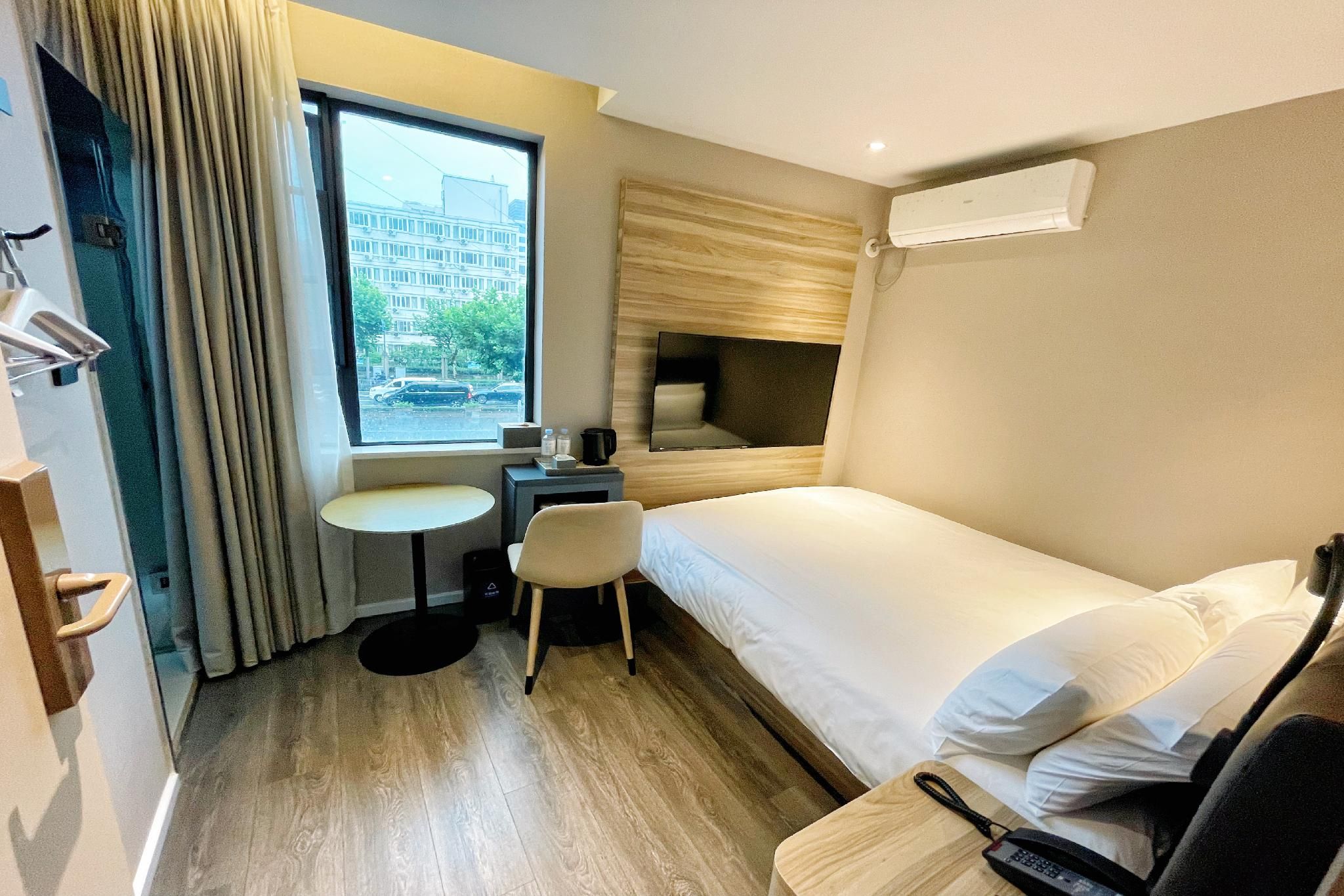 Queen Room A
