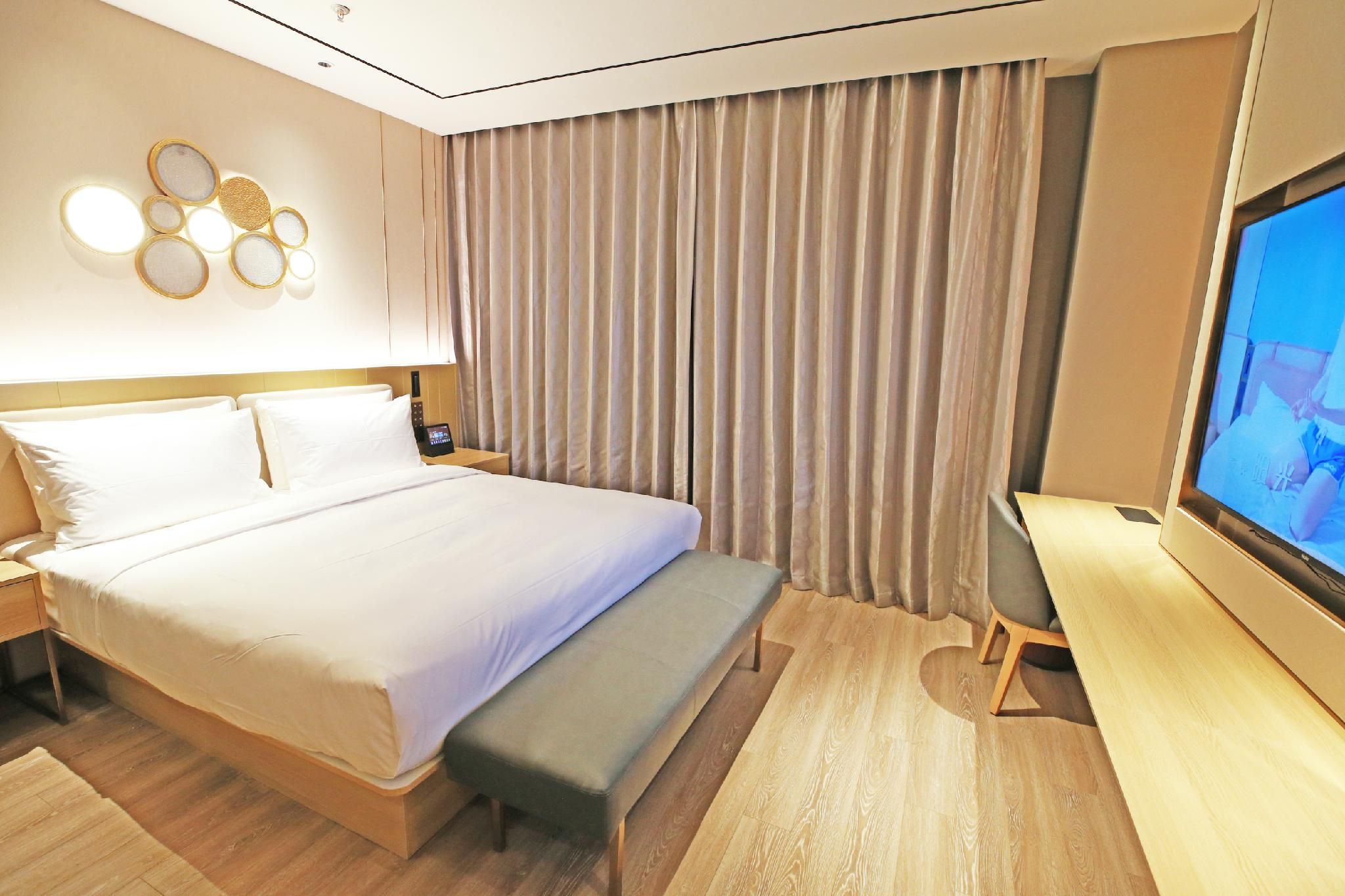 Huazhu - Room With Bed