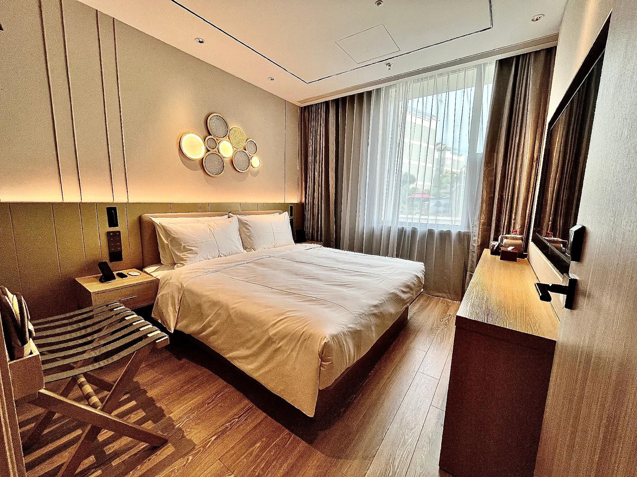 Huazhu - Room With Bed