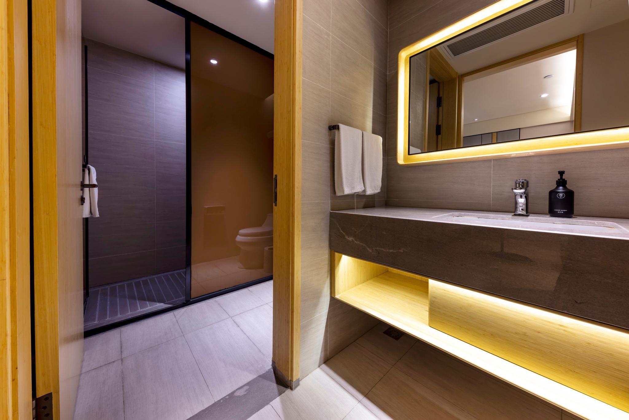 Huazhu - Deluxe Bed Room