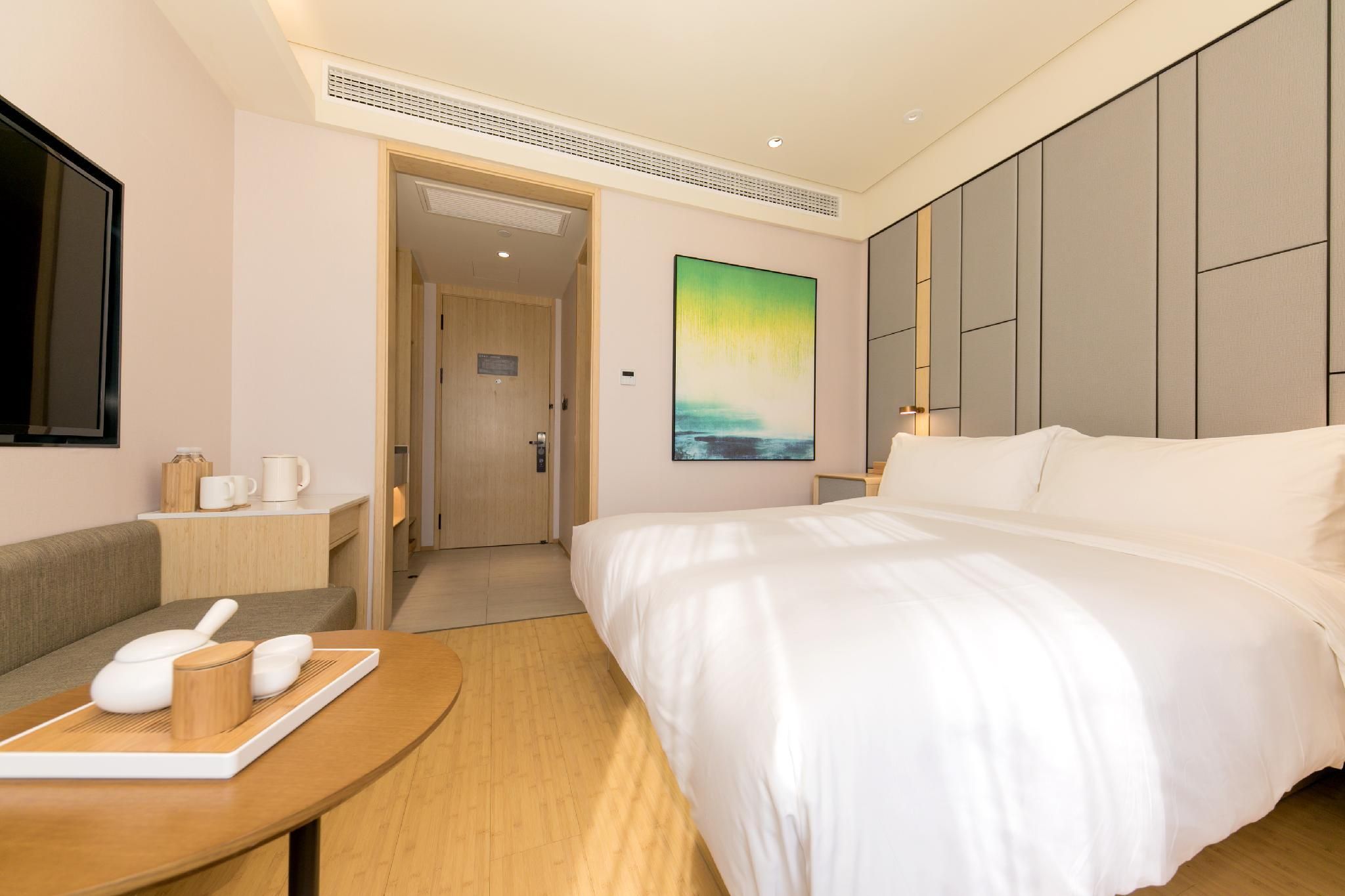 Hotel Queen Room