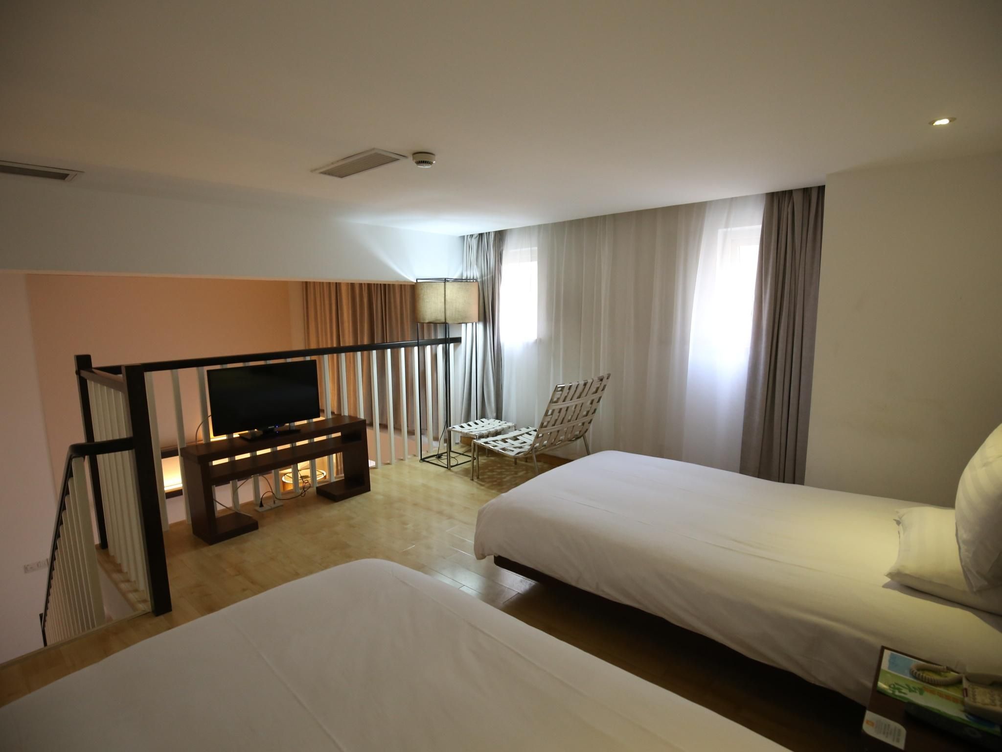 Twin Business Room