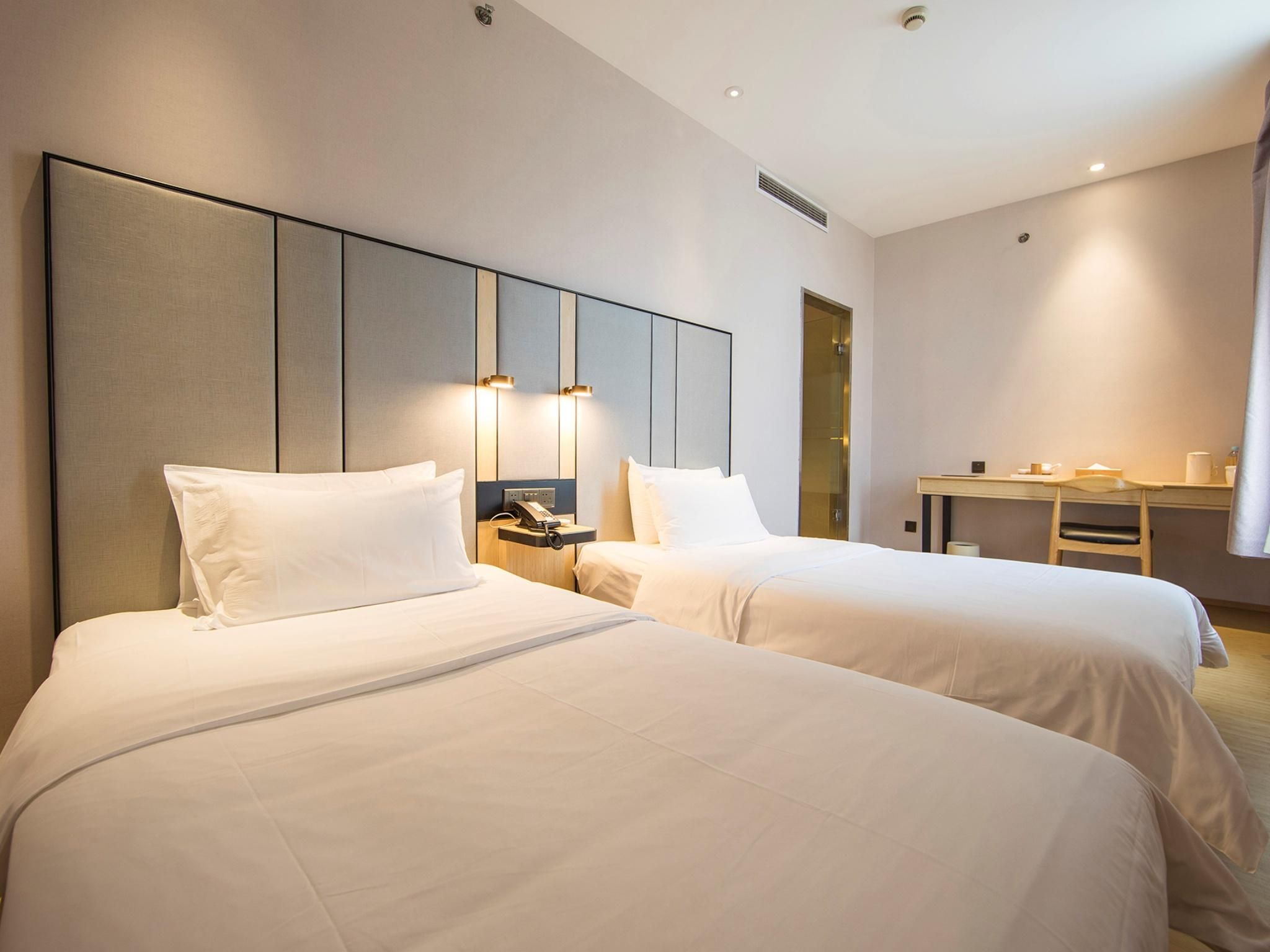 Twin Bed Room