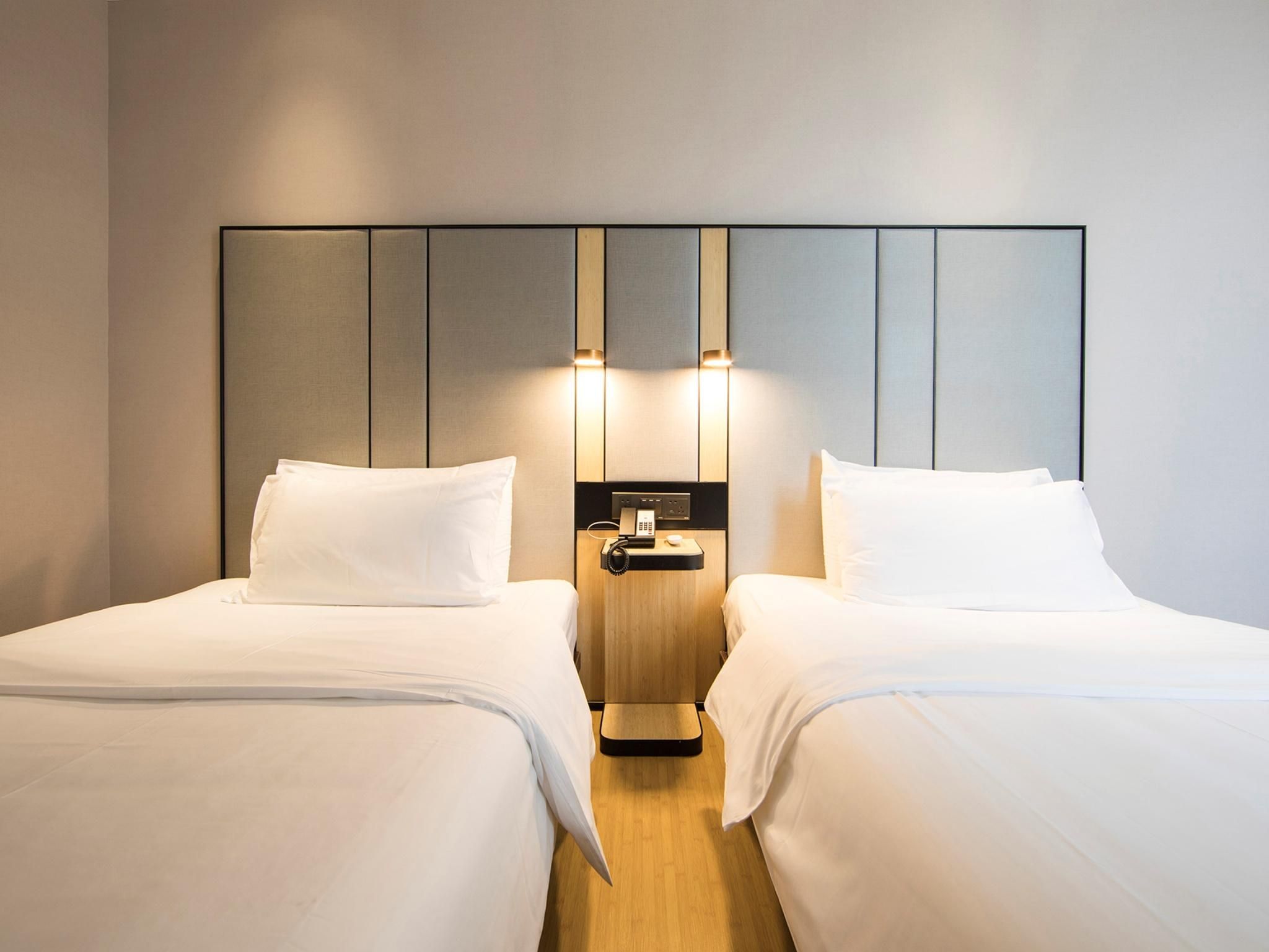 Twin Bed Room