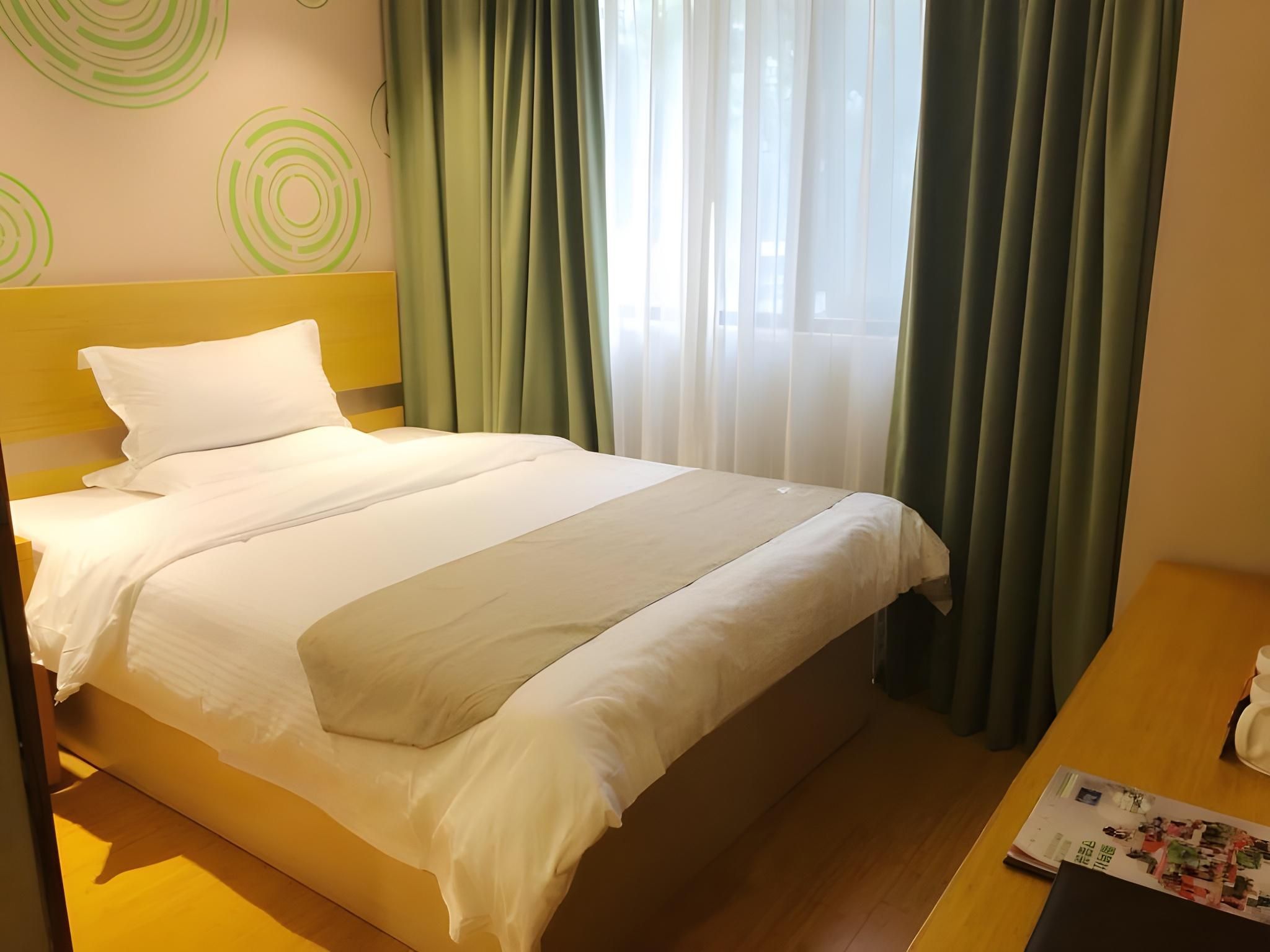 Hotel Queen Room