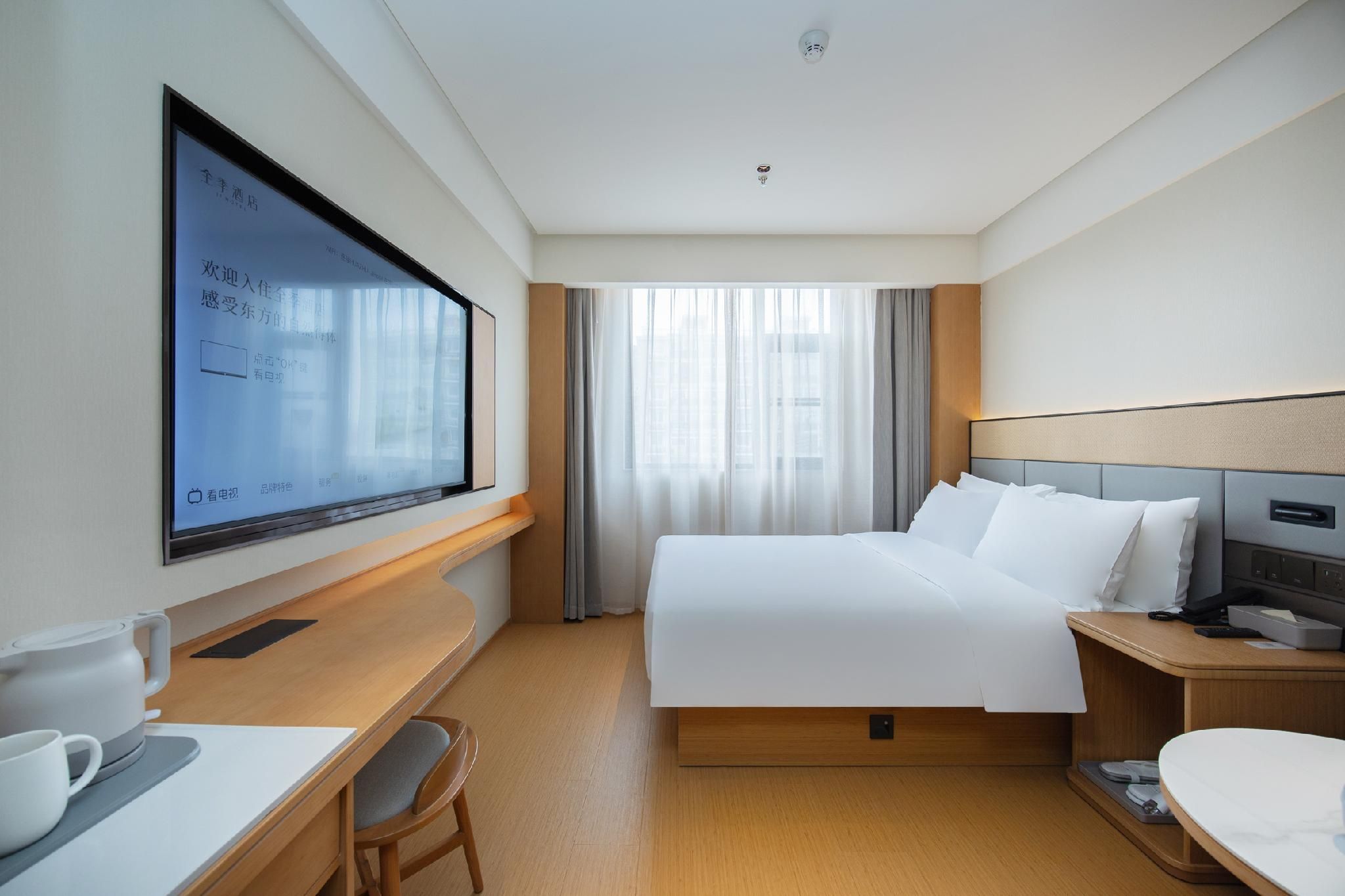 Hotel Queen Room