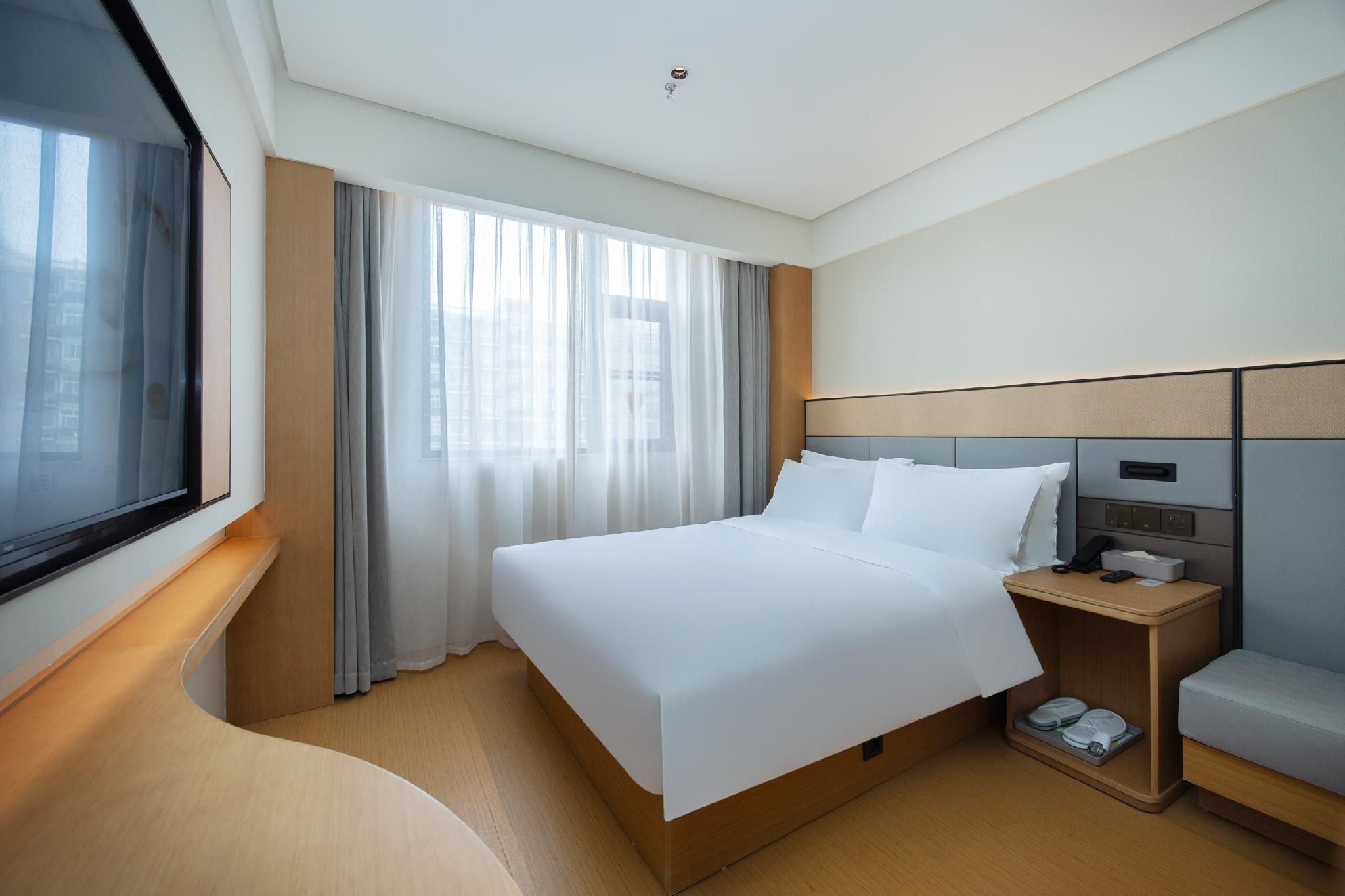 Hotel Queen Room