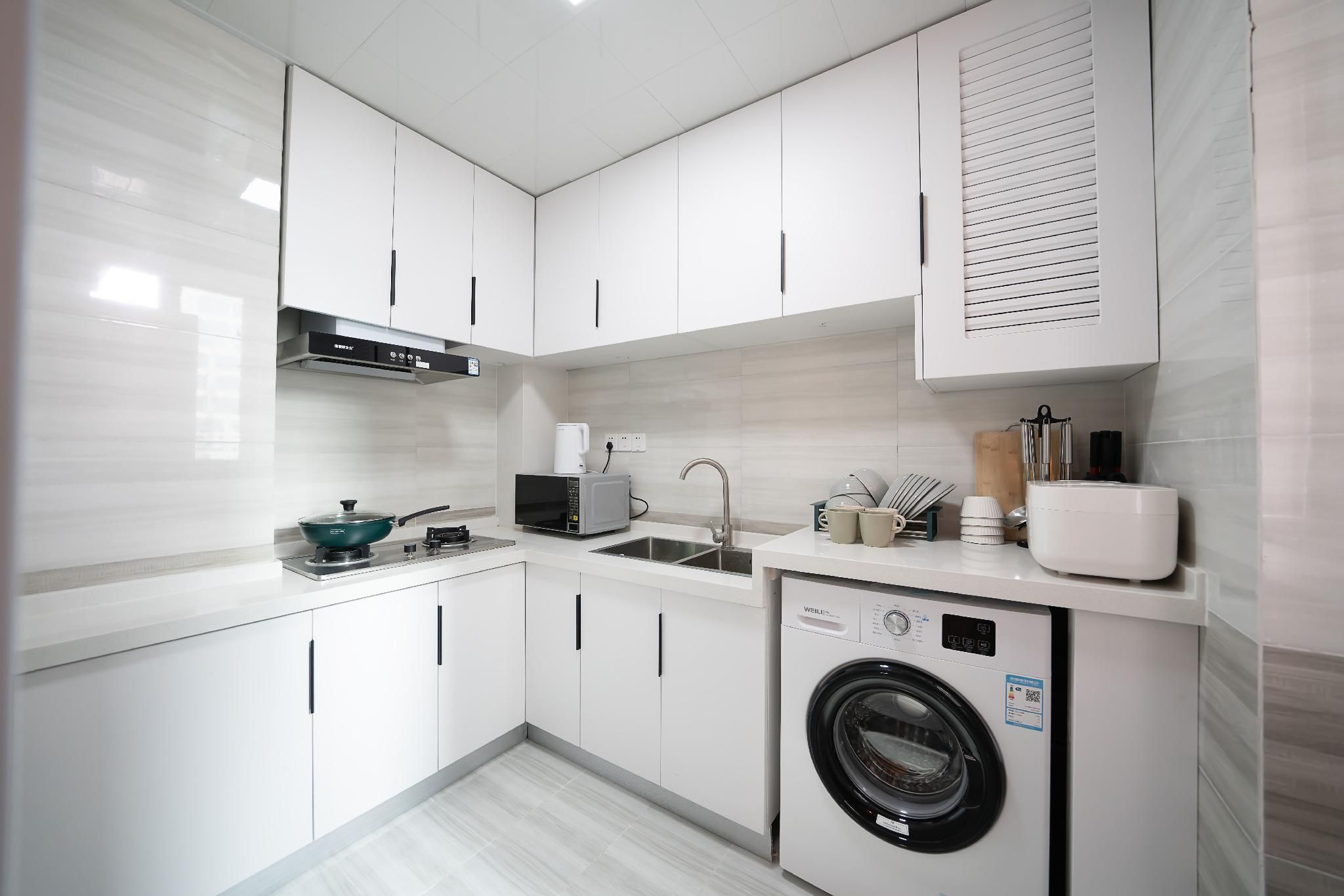  Silver Suite 