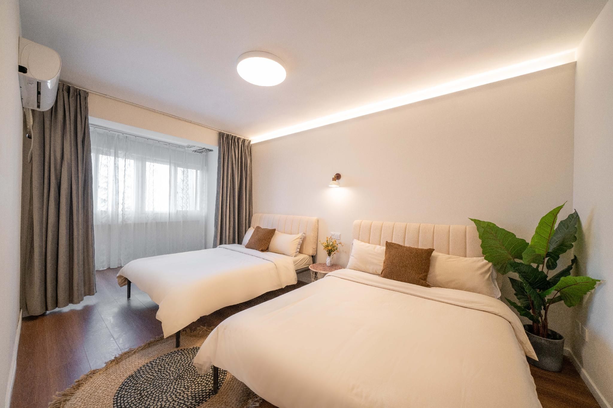 Business King Room