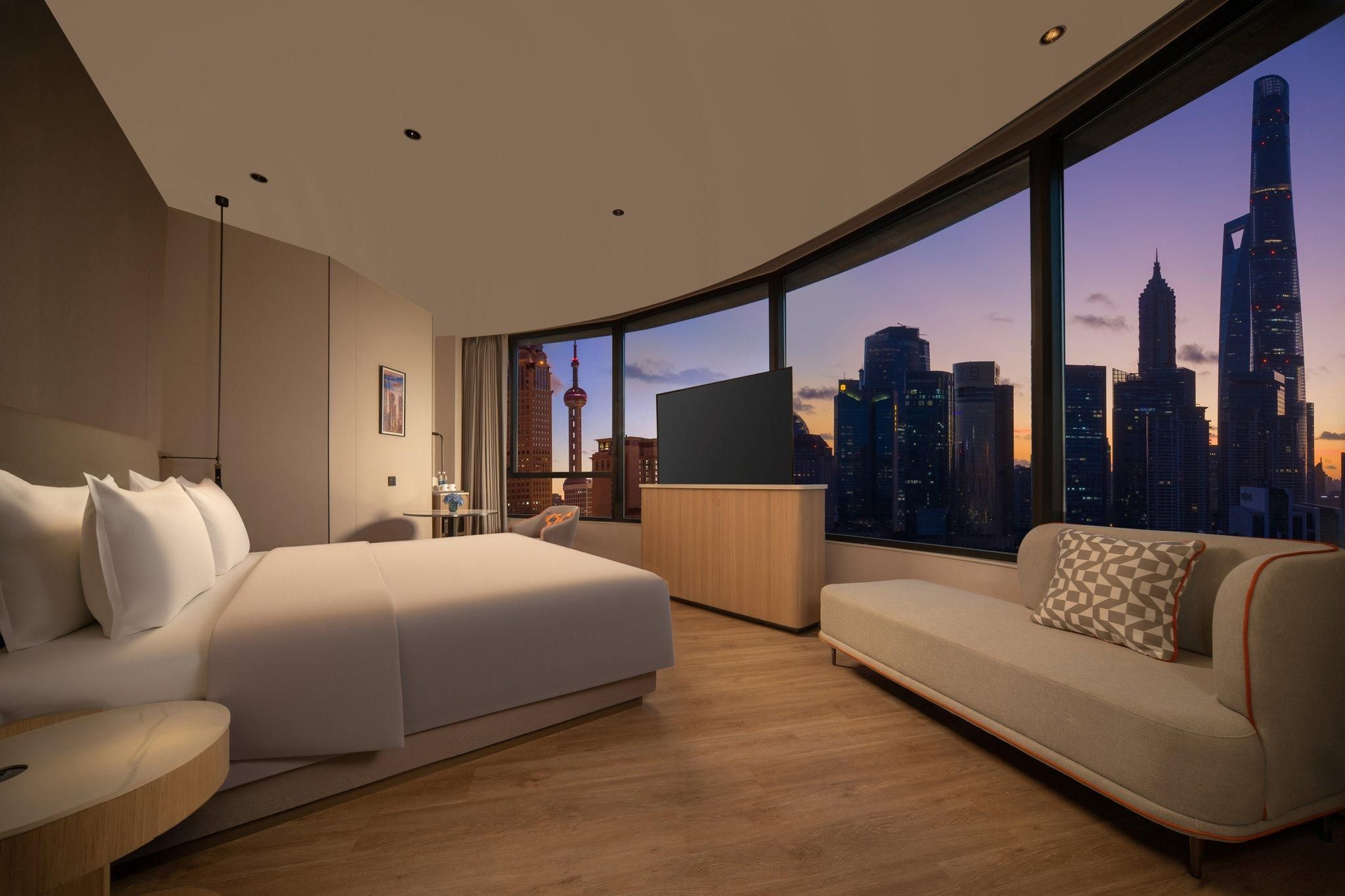 1 King Standard Extra Floor Space City View