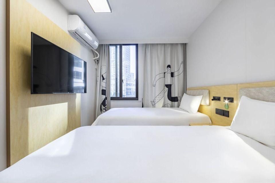 Twin Bed Room