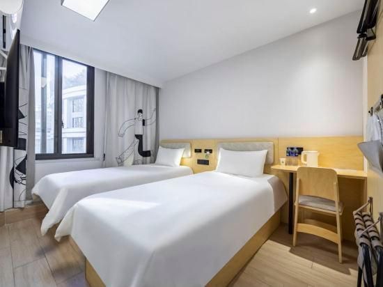 Twin Bed Room