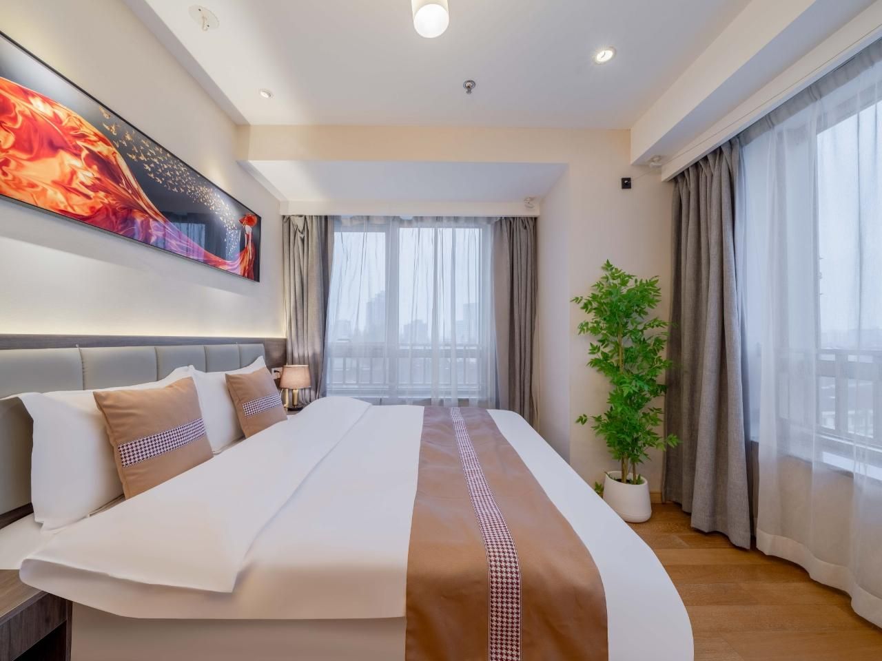One Bedroom Queen Suite
