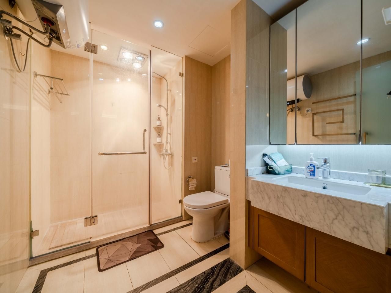 One Bedroom Queen Suite