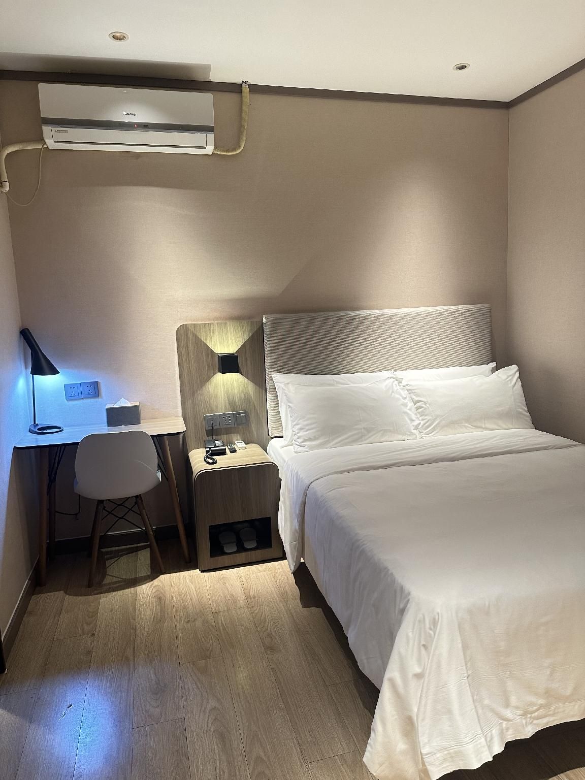 Queen Room A