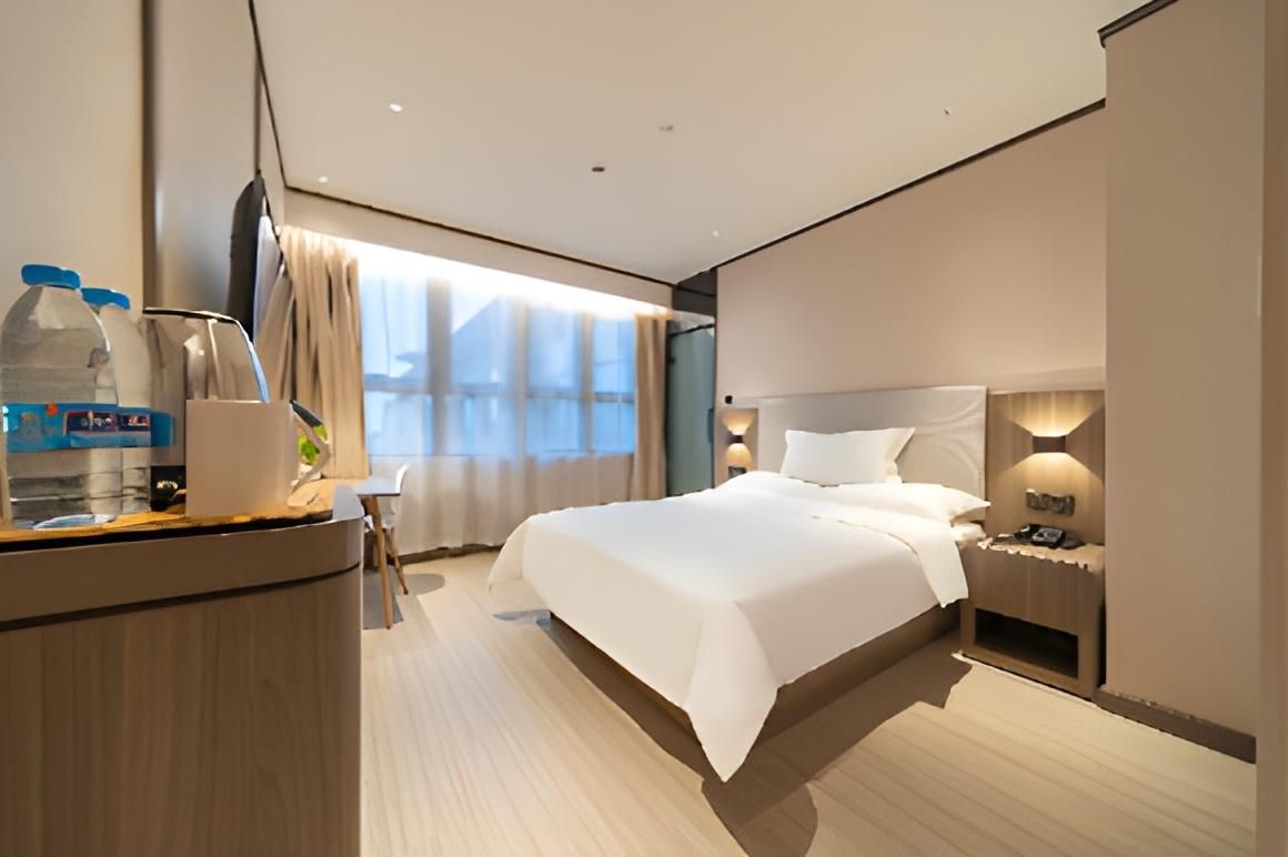 Huazhu - Room With Bed