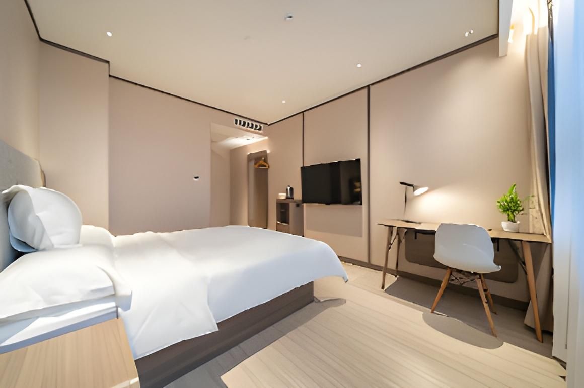 Huazhu - Room With Bed