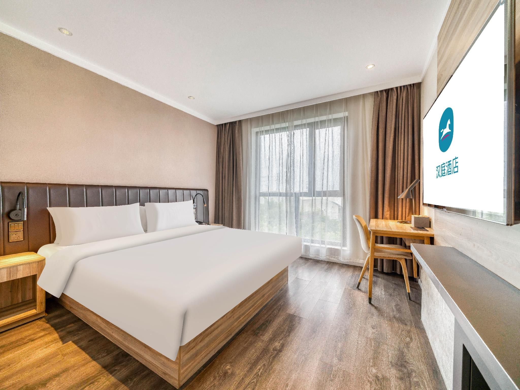 Queen Superior Room