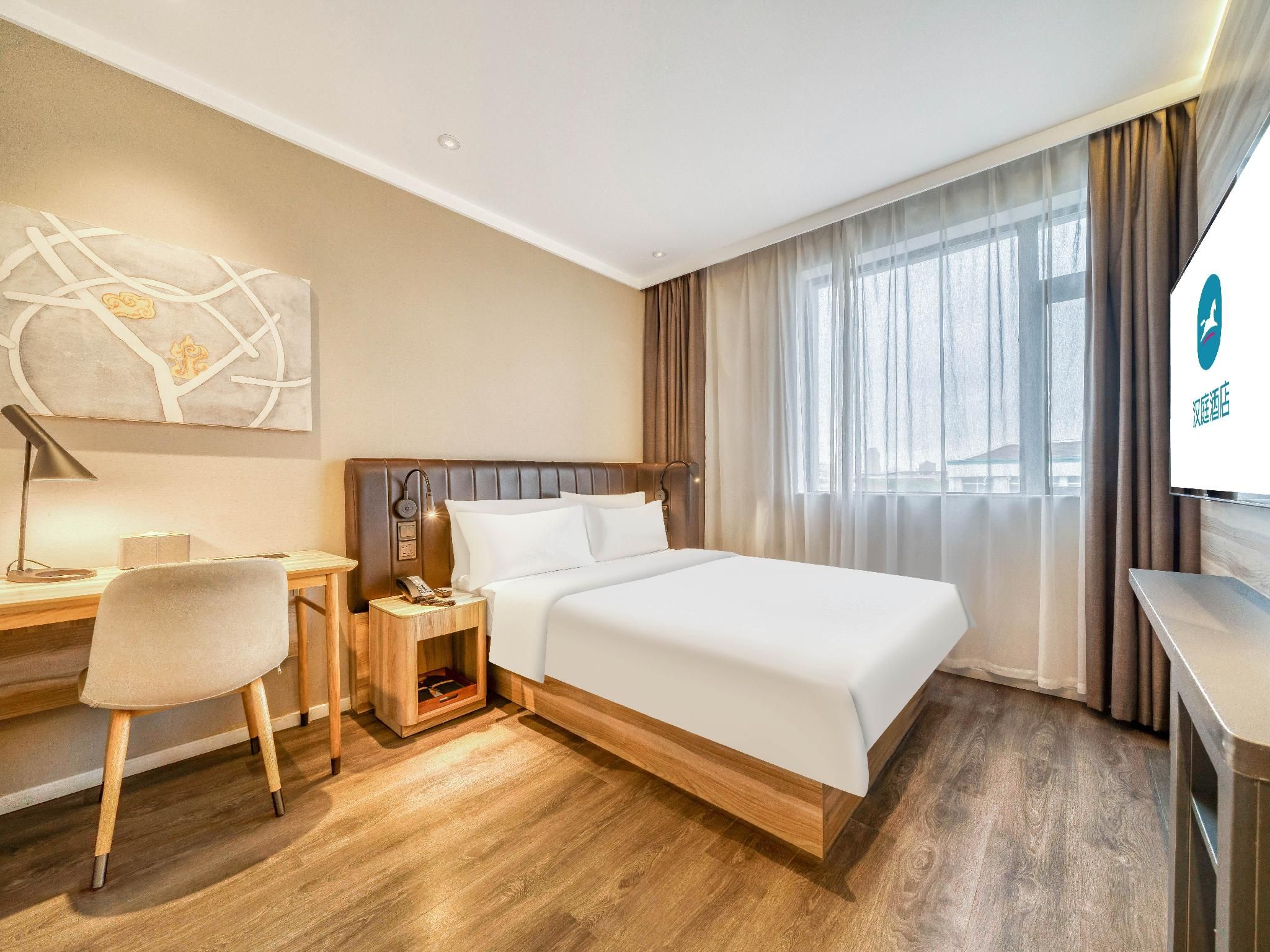Queen Superior Room